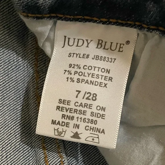Judy Blue Medium Wash Boyfriend Jeans - Picture 3 of 4